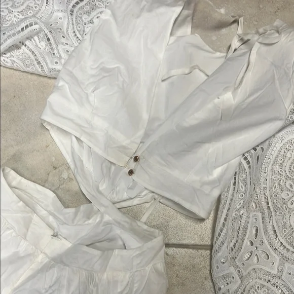 Chicwish White Lace Midi Dress - Picture 4 of 4